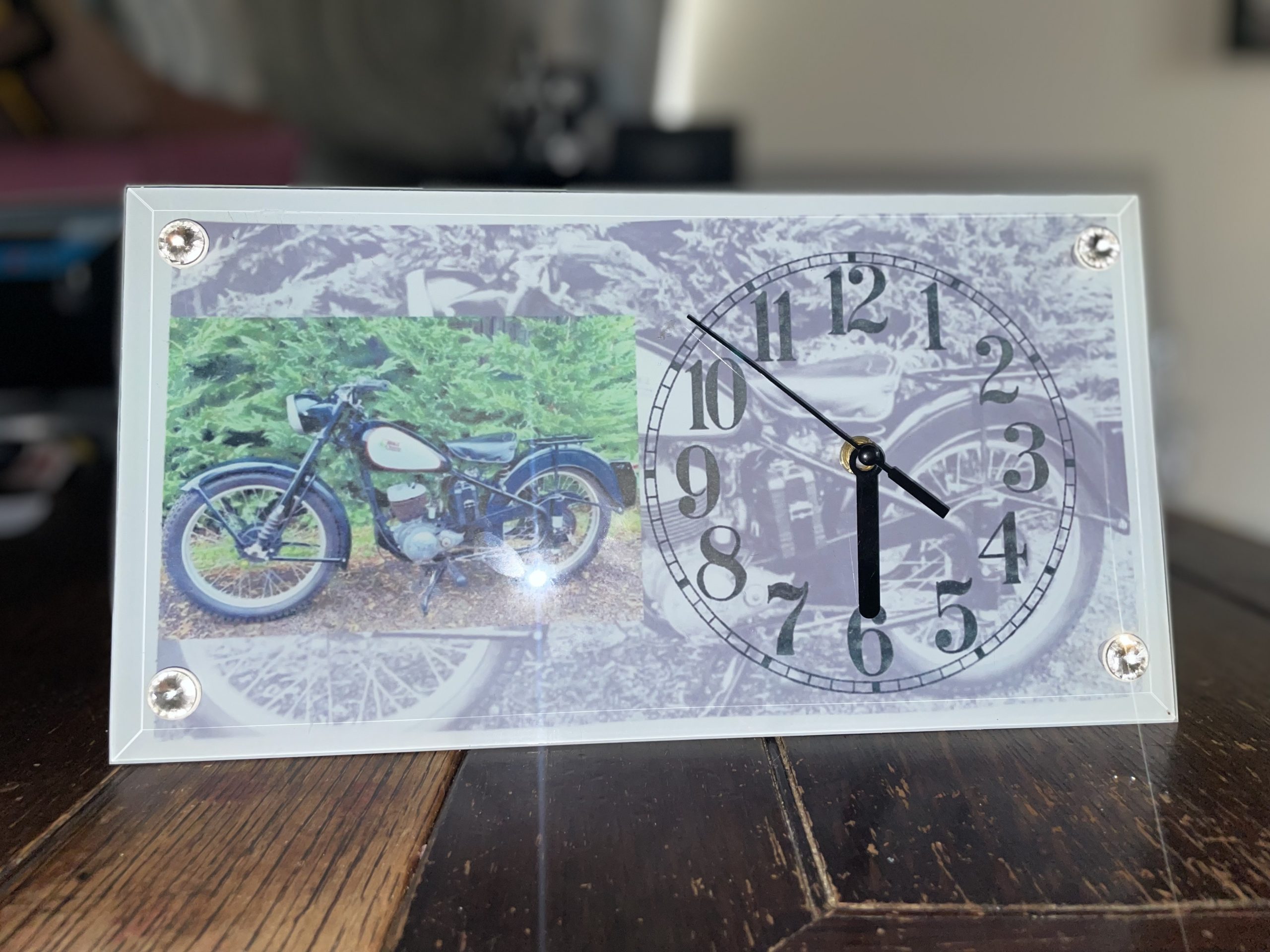 Glass rectangle clock